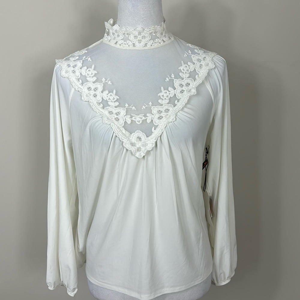 Brand new Elegant lace high-necked shirt one size